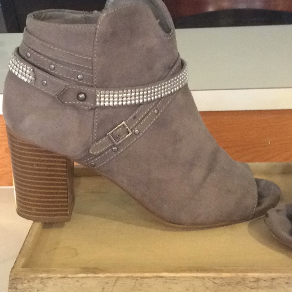 KOHLS BOOTS! - Picture 5 of 8